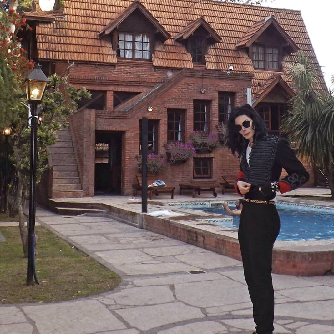 Michael Jackson'a benzemek için 40 bin dolar harcadı! Bakın neye benzedi... 19